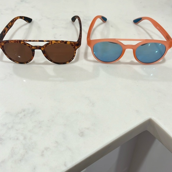 Artifacts not feelings sunglasses Goodr great condition 2 for 1 - Picture 1 of 3